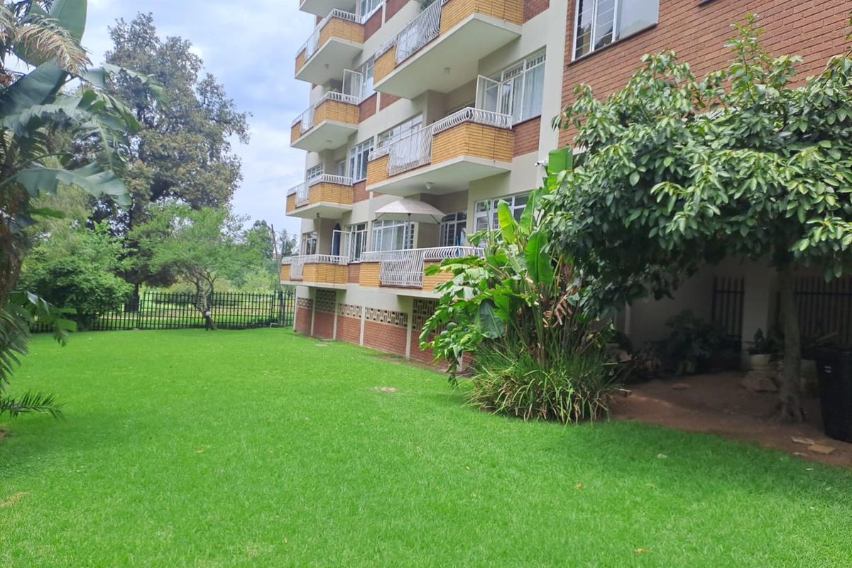 A MAGNIFICENT THREE BEDROOM APARTMENT - Photo 3