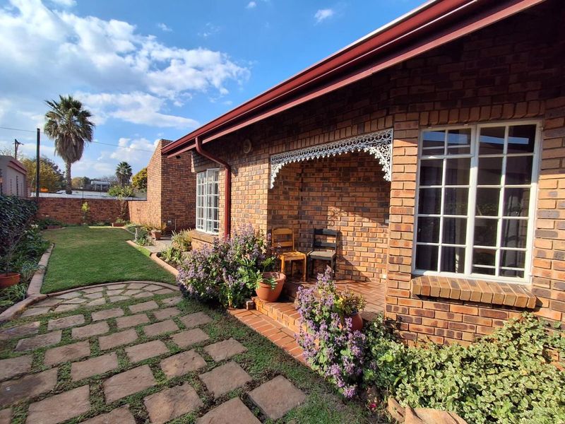 Spacious 3-Bedroom unit with garden and double garage - Photo 7
