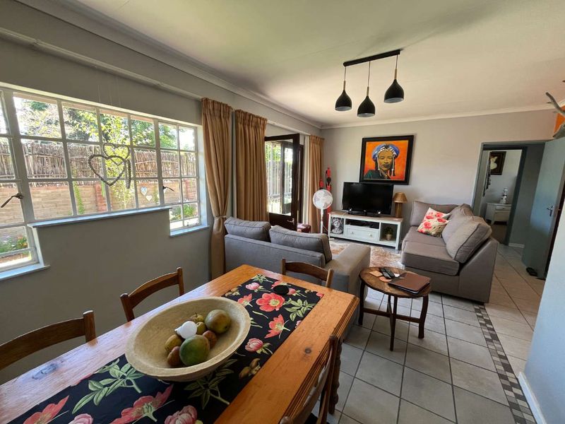 Immaculate 2-Bedroom Townhouse – Secure, Stylish & Low Maintenance - Photo 3