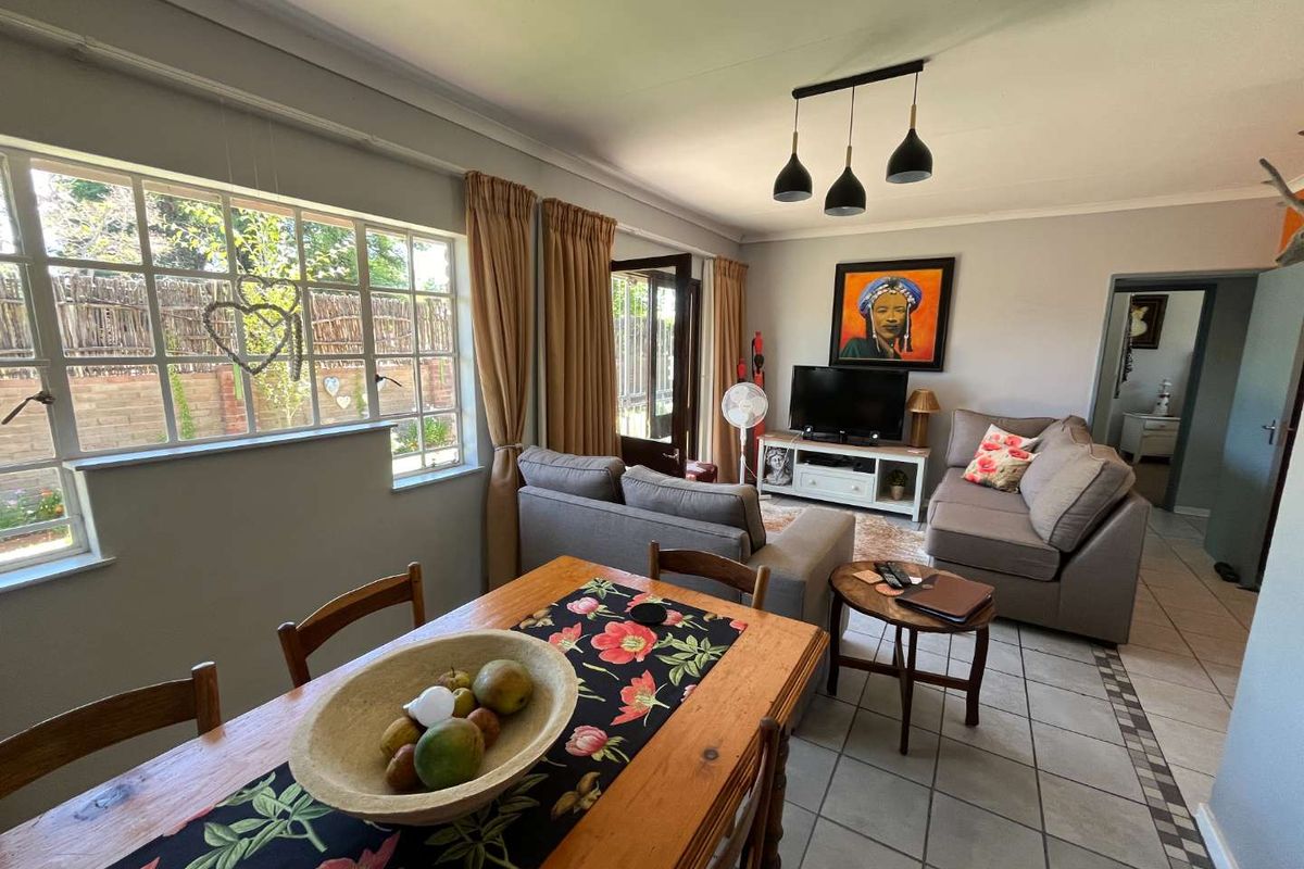 Immaculate 2-Bedroom Townhouse – Secure, Stylish & Low Maintenance - Photo 3