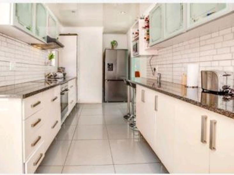 Modern Spacious Family Home with Cottage for sale - Photo 7