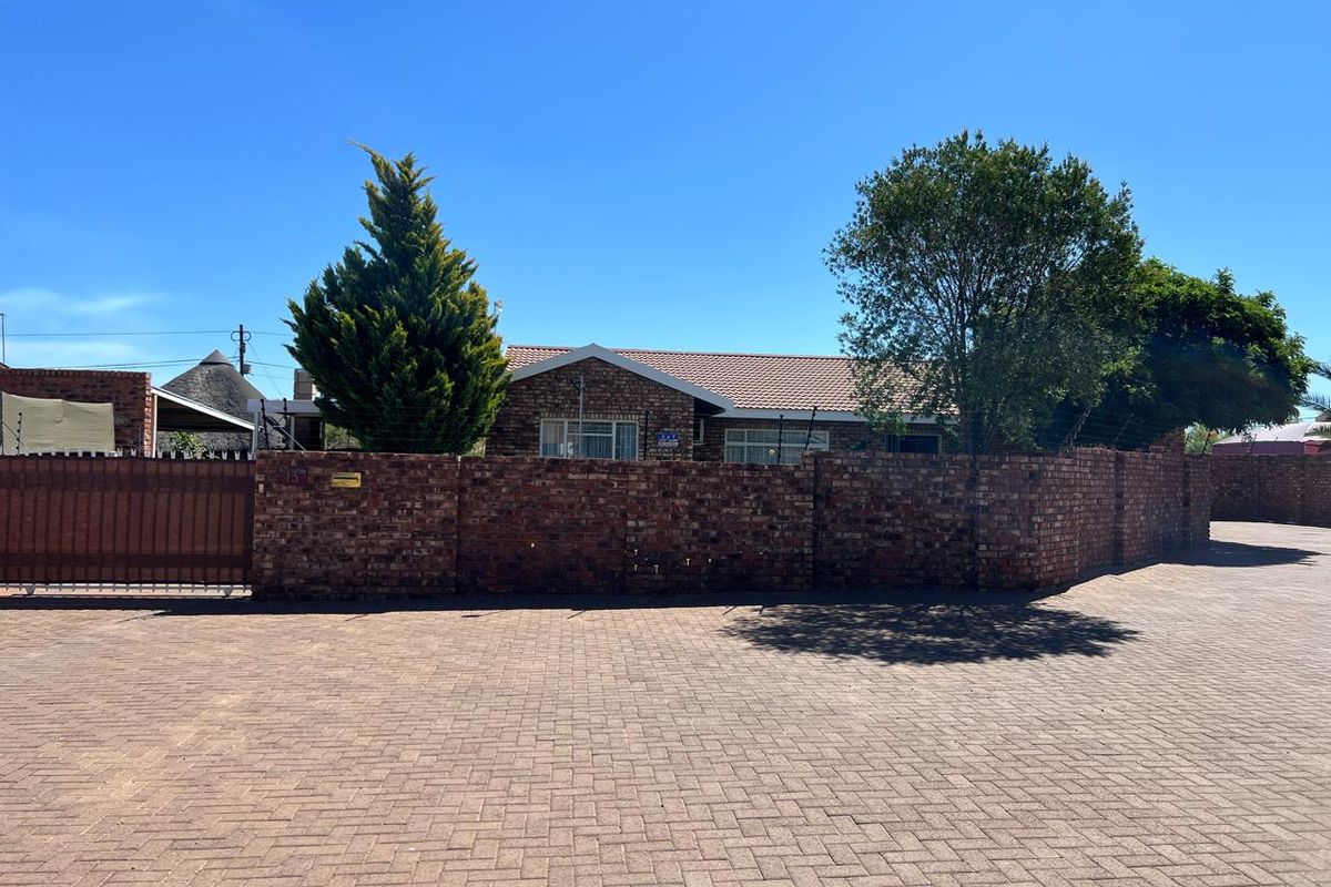 Low Maintenance Townhouse in South Ridge - Photo 5