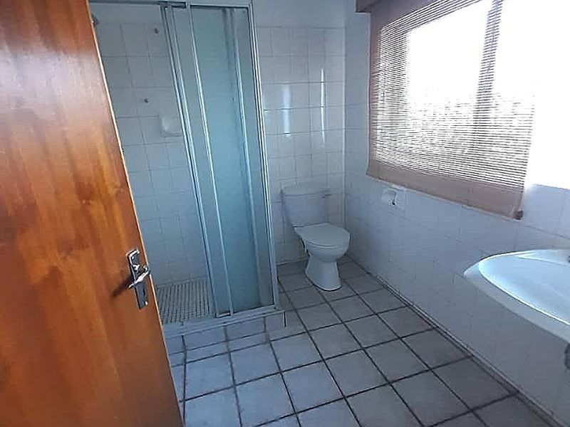 SPACIOUS TOWNHOUSE SET IN A SECURE COMPLEX - Photo 6