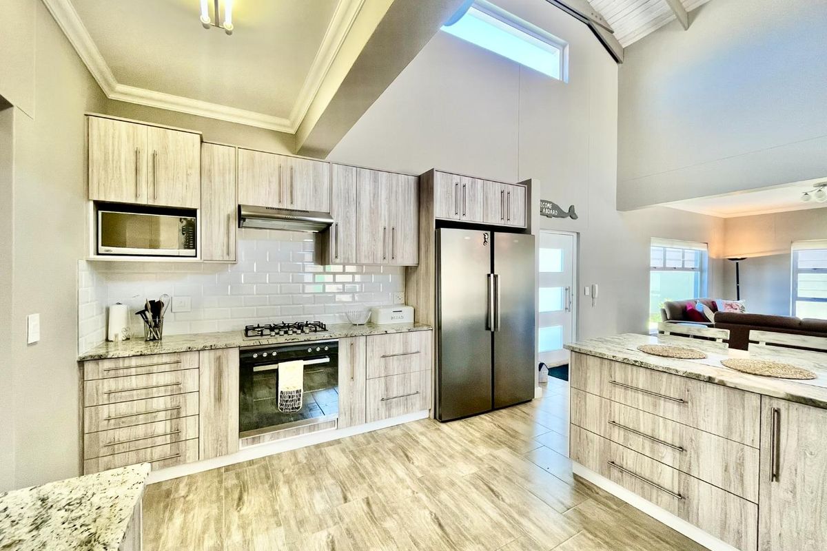 Stylish 3-Bedroom Home Offering Space, Flow & Lifestyle - Photo 3