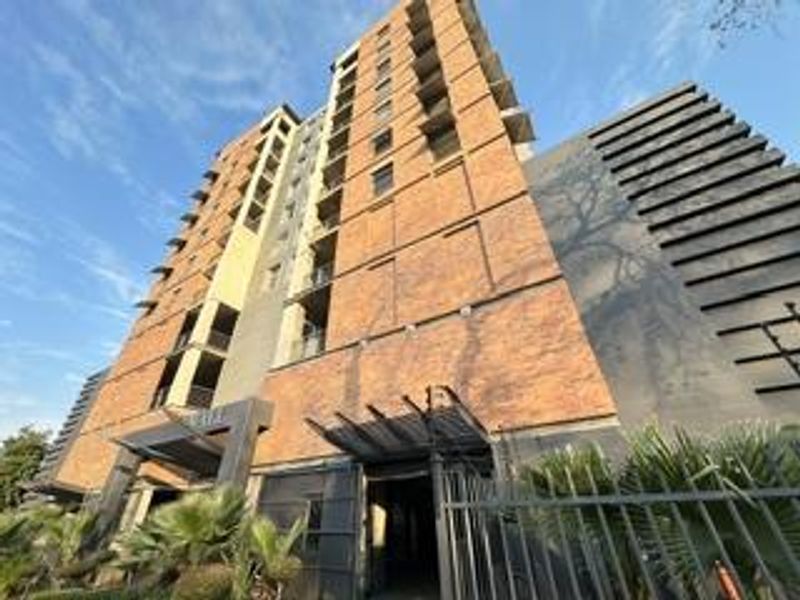 Prime Hatfield Living: Secure 2-Bedroom Apartment for Sale - Photo 1