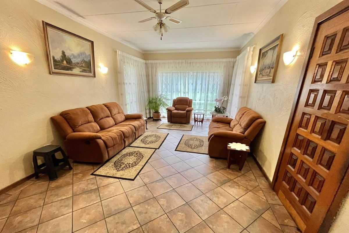 Stunning 4-Bedroom Home in the Secure Enclave of Freeway Park - Photo 4