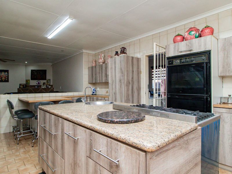 Beautiful Secured Home with Newly Renovated Kitchen - Photo 6