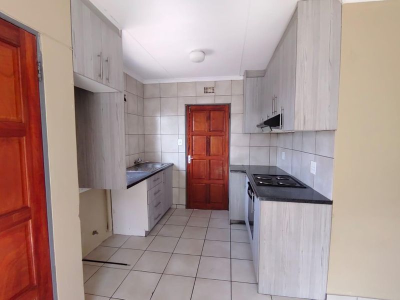 Riverside View - R 850 000 Great Value for this neat property ! - Photo 5