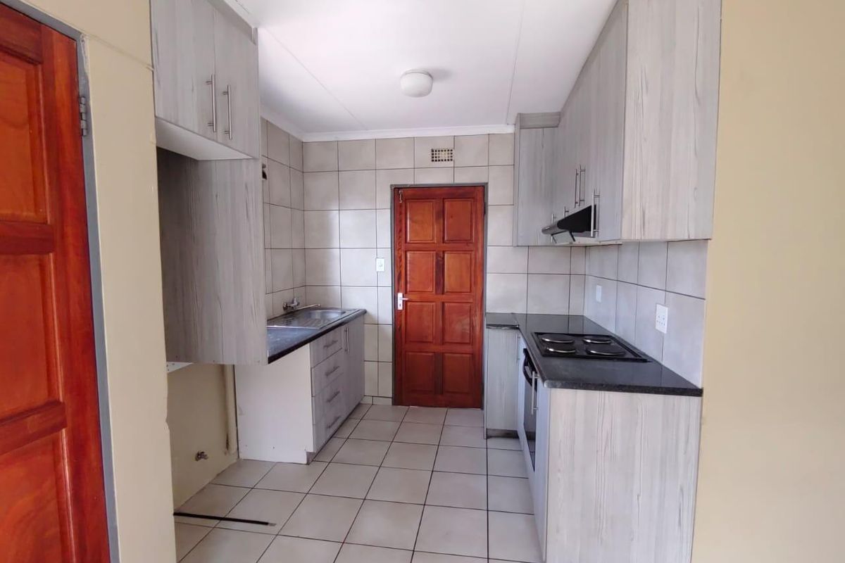 Riverside View - R 850 000 Great Value for this neat property ! - Photo 5