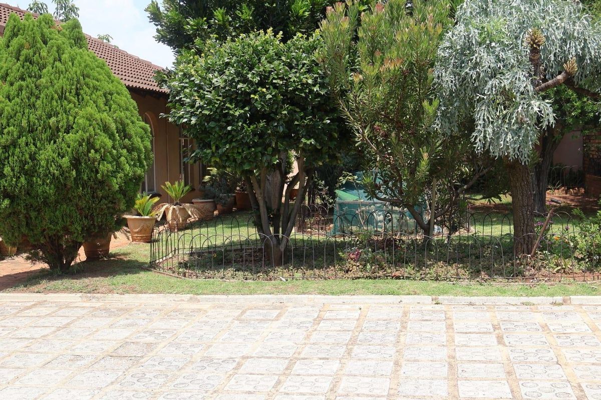 Secure Living, Effortless Convenience - Photo 3