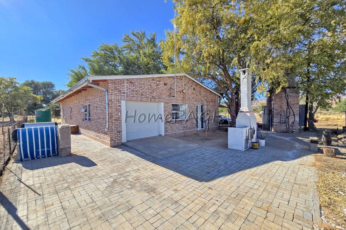 Usakos:  Smallholding close to Town is for Sale - Photo 2