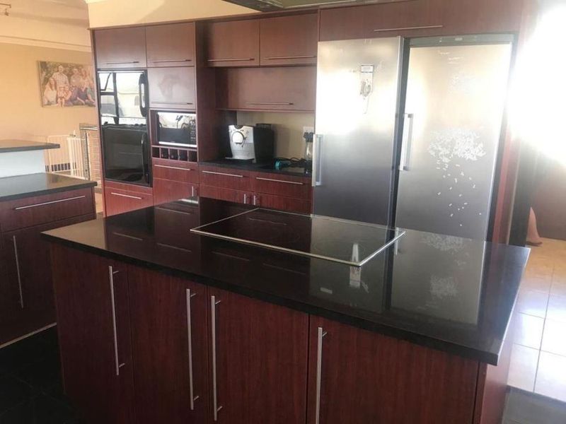 TO LET- FULLY FURNISHED 4 BEDROOM HOUSE IN VOGELSTRAND SWAKOPMUND, NAMIBIA - Photo 5