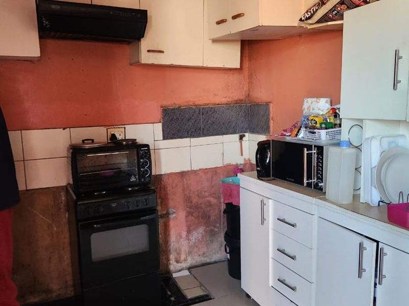 Charming Two-Bedroom House for Sale in Mfuleni - R480,000 Cash - Photo 6