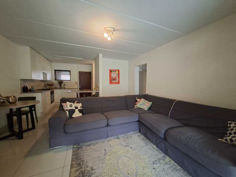 Spacious Groundfloor 2 Bedroom Apartment in low density complex - Photo 5