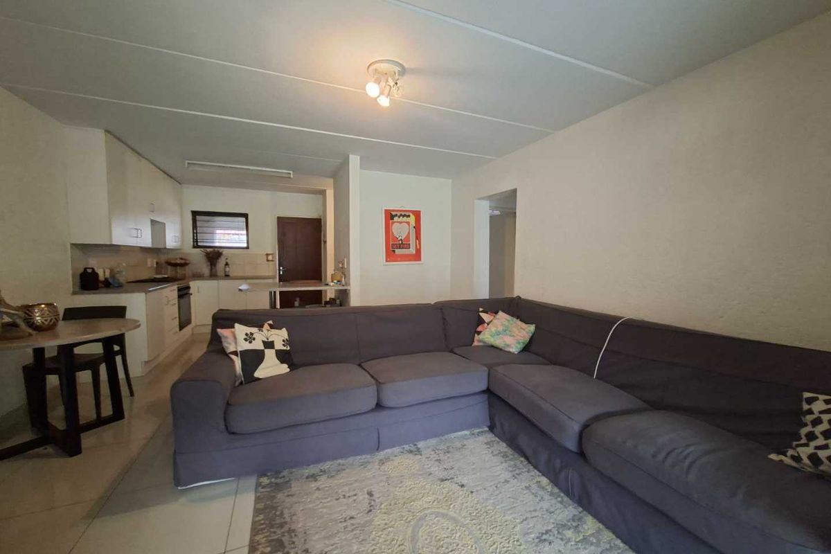 Spacious Groundfloor 2 Bedroom Apartment in low density complex - Photo 5