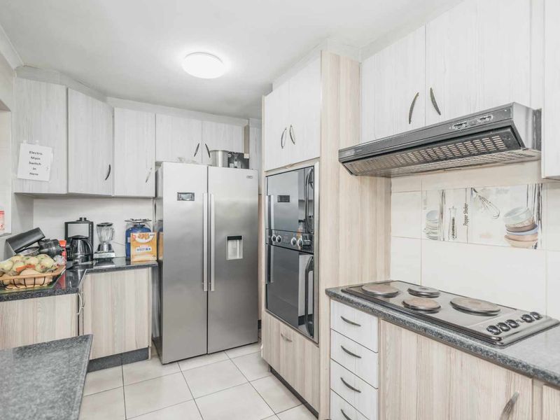 Inviting 4 Bedroom Haven: Spacious & Well-Maintained Residence - Photo 5