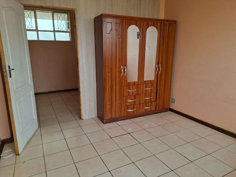 Partitioned 3 Bedroom Apartment for Sale ideal for investment and small family - Photo 10