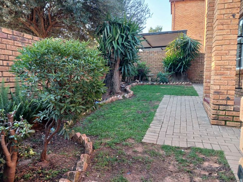 Your Perfect Family Retreat Awaits in Honeydew - Photo 2