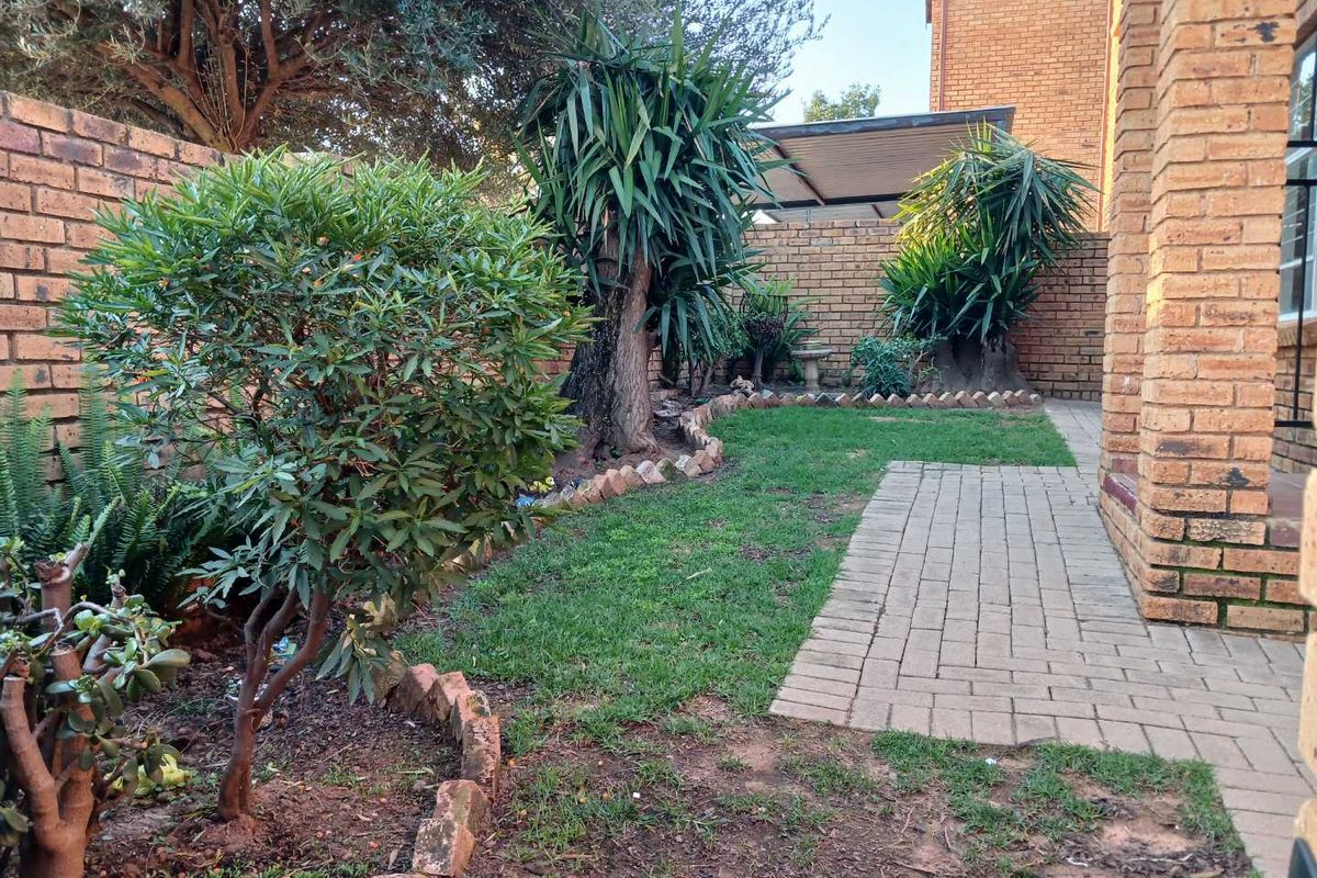 Your Perfect Family Retreat Awaits in Honeydew - Photo 2