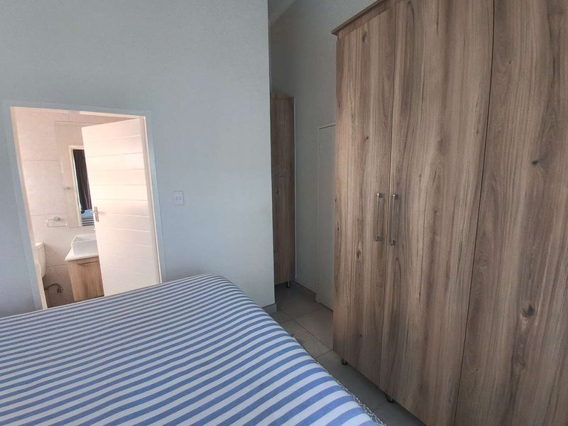 Immaculate 2 Bed 2 bath Apartment  in Founders Hill - Photo 9