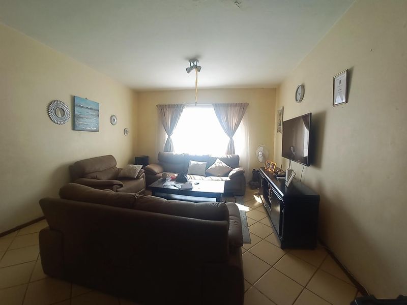 A SPACIOUS APARTMENT - Photo 4