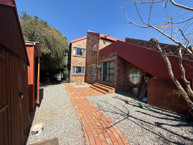 Your Dream Home in the Heart of Florida Glen – Space, Style & Serious “Wow” Factor! - Photo 4