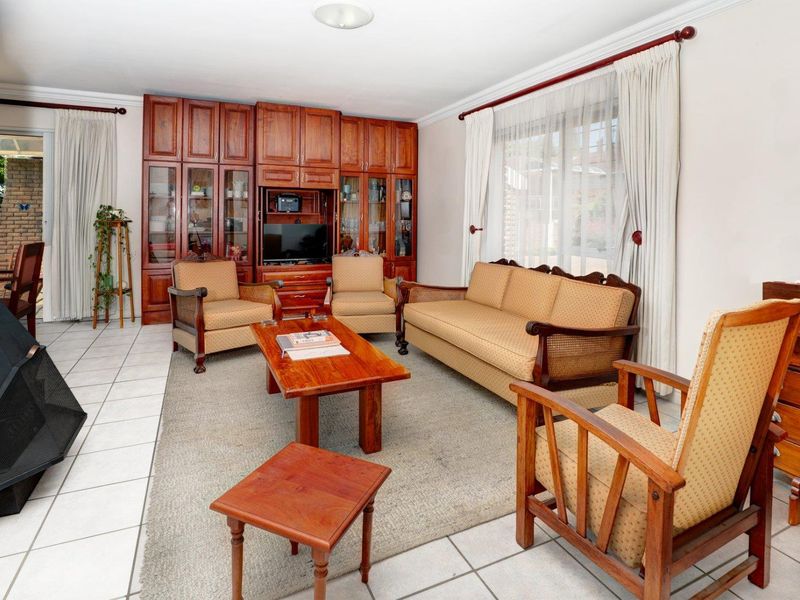 Single level! Cozy lock-up and go! Mountain views! - Photo 3