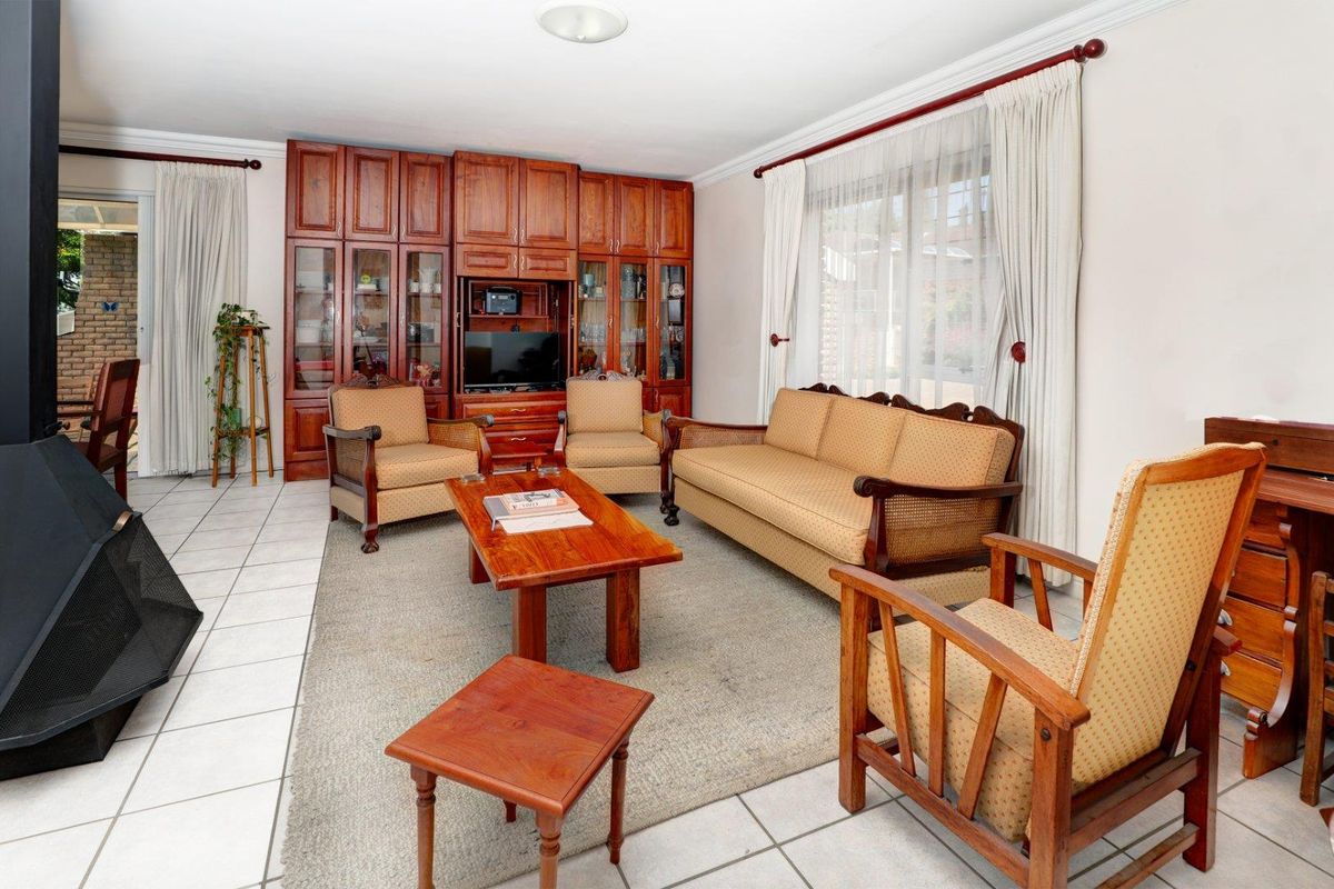 Single level! Cozy lock-up and go! Mountain views! - Photo 3