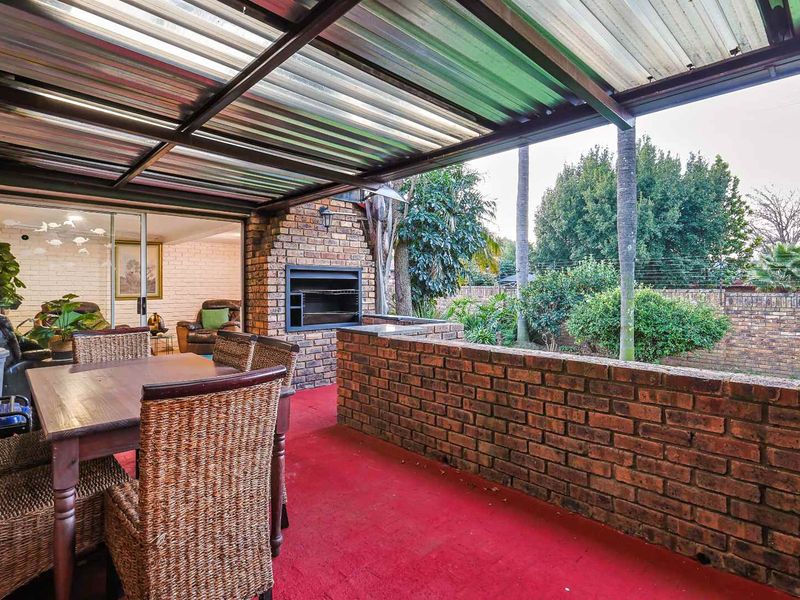 Versatile Family Haven with Flatlet & Business Rights - Photo 10