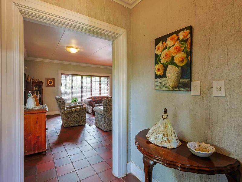 Spacious Family Home with Character & Separate Flatlet - Photo 5