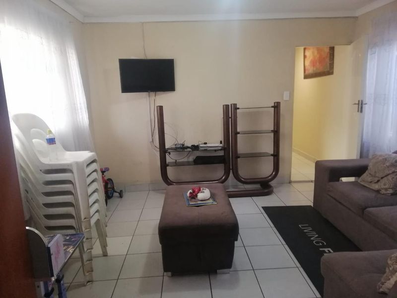 Spacious Family home with Flat for Sale - Photo 5