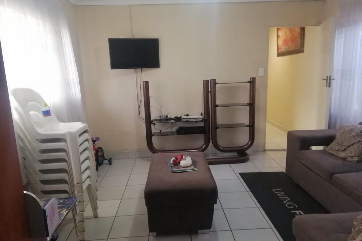 Spacious Family home with Flat for Sale - Photo 5