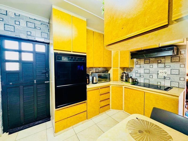Welcome to the vibrant suburb of Nagina in Pinetown - Photo 5