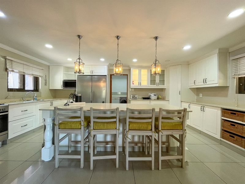 Elegant 5-Bedroom Home with Pool and Mountain Views - Photo 8