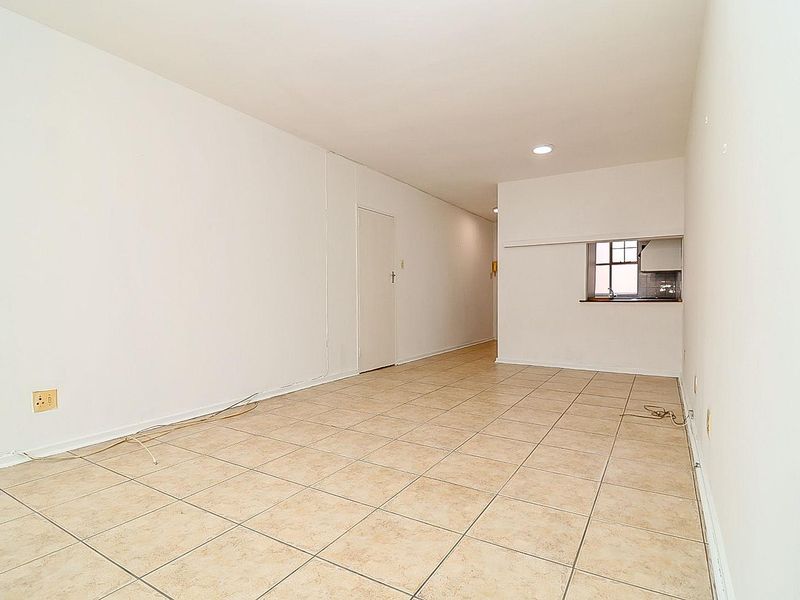 Two Bedroom Apartment Conveniently Located! - Photo 7