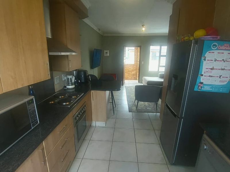 Modern 2-Bedroom Home with Open-Plan Living & Balcony - Photo 10
