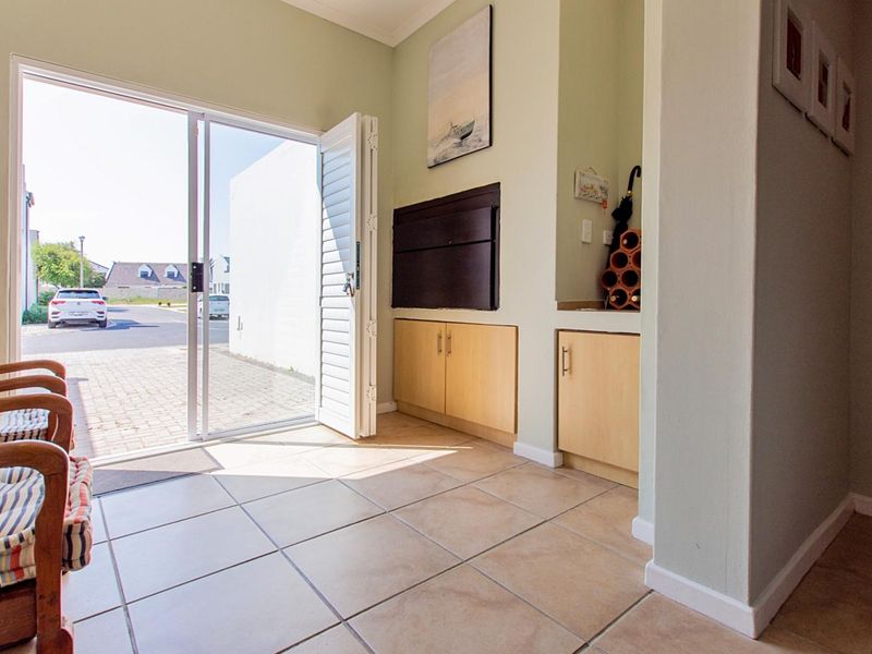 3-bedroom, 2-bathroom home available to rent in Villa Diamante. - Photo 3