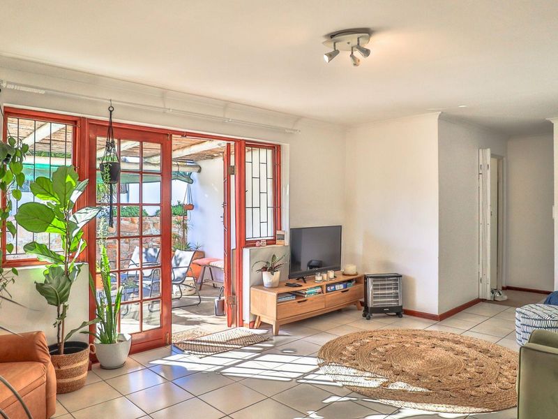 Tranquil Living in a secure complex - Photo 2