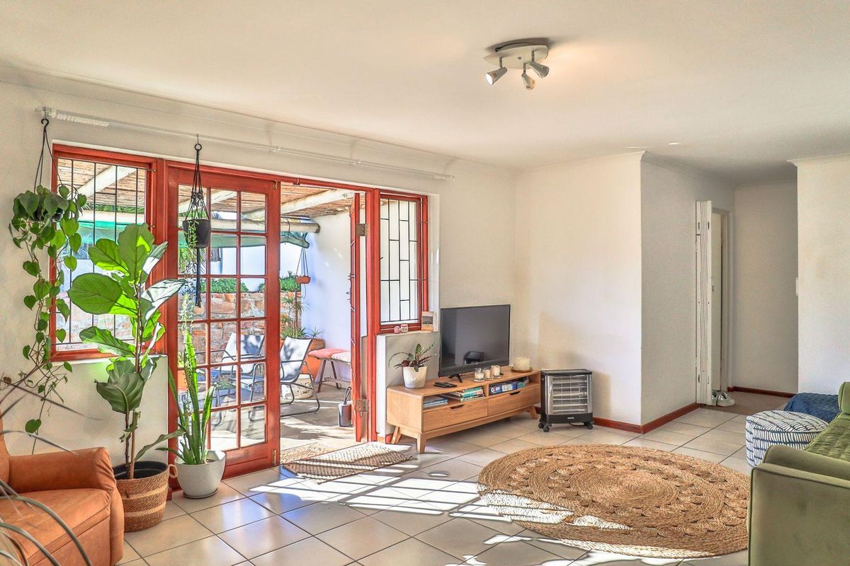 Tranquil Living in a secure complex - Photo 2