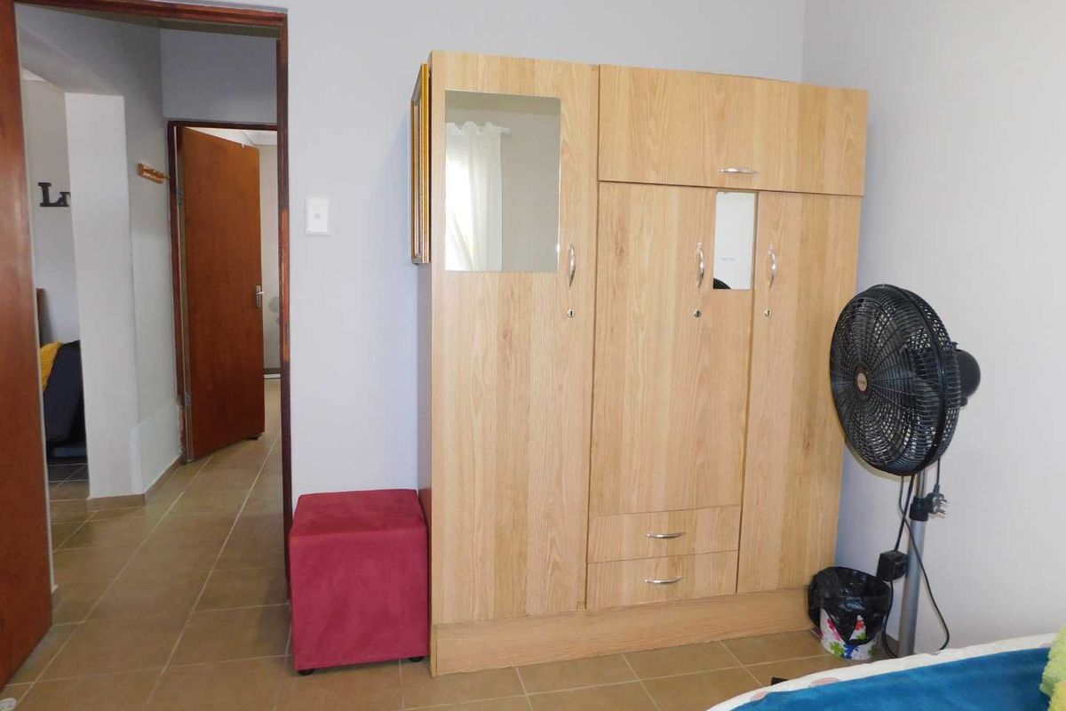 Corner property : Perfect for self catering units!! - Photo 3