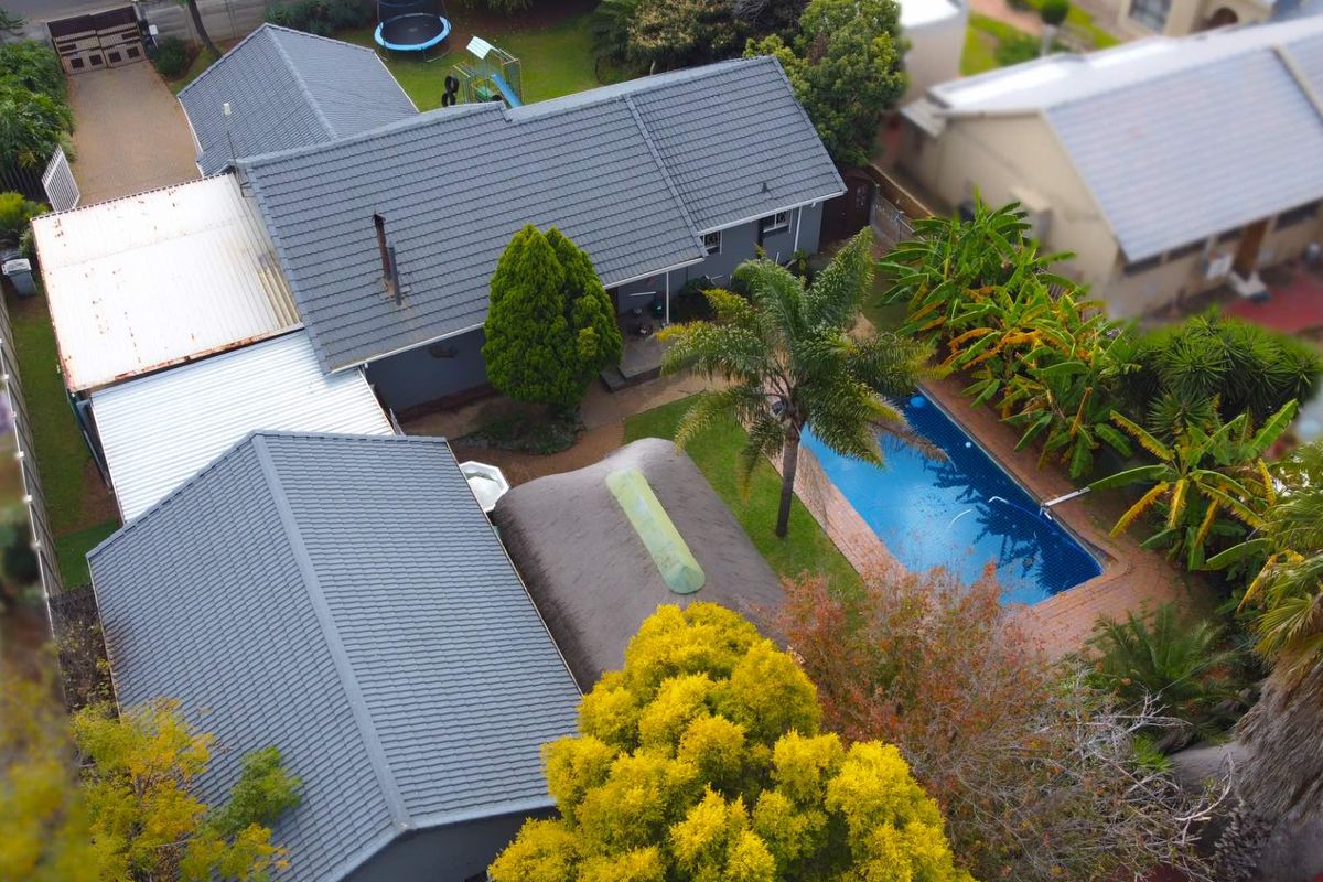 Comfortable Family Living in Prime Randhart – Space, Character & Potential - Photo 2