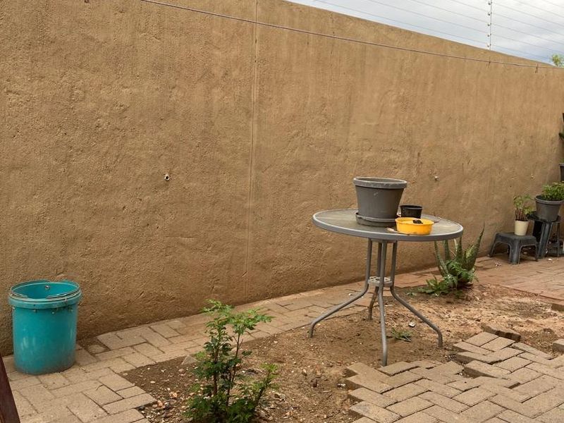 3 Bedrooms Townhouse For Sale Khomasdal - Photo 4