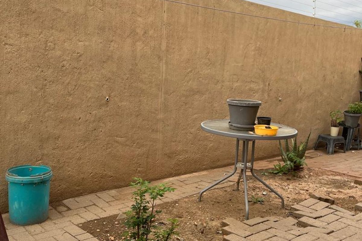 3 Bedrooms Townhouse For Sale Khomasdal - Photo 4