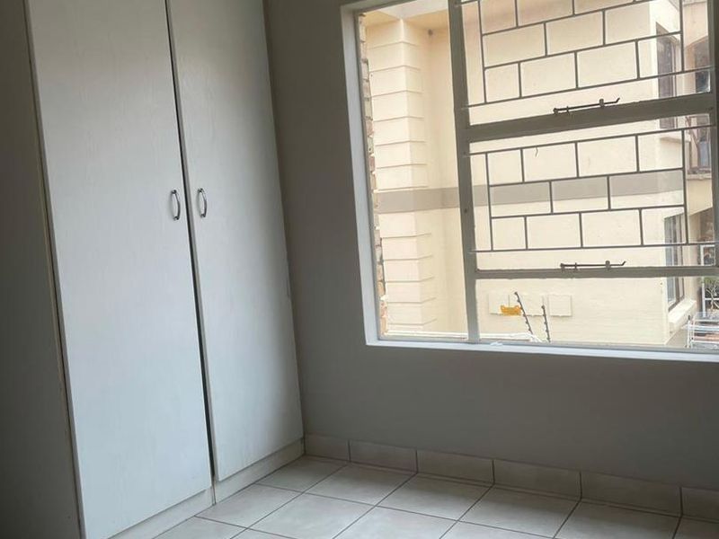 Stunning apartment with 2 beds and 2 bathrooms To Let in Little Falls - Photo 10
