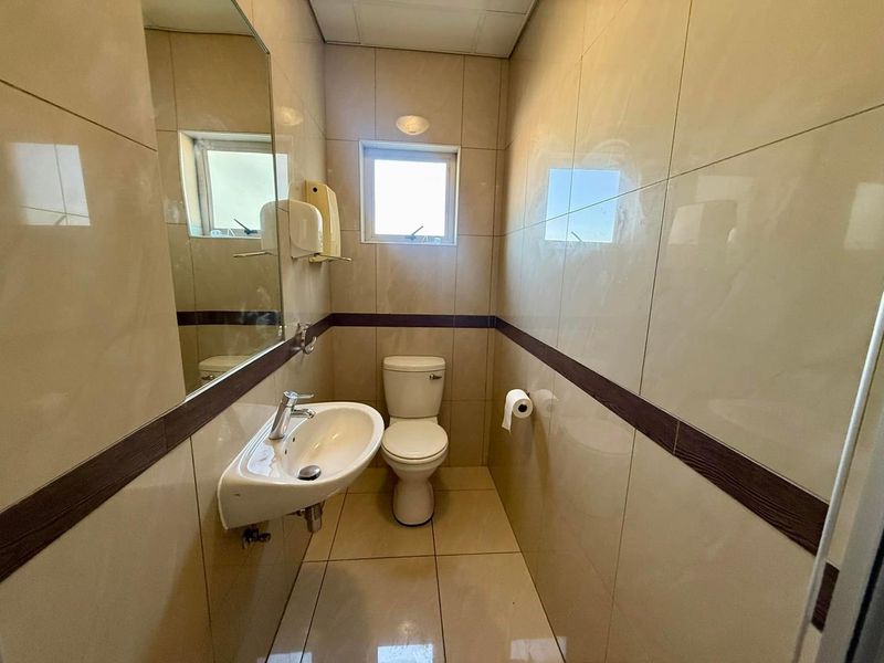 Office TO LET in Eros - Photo 6