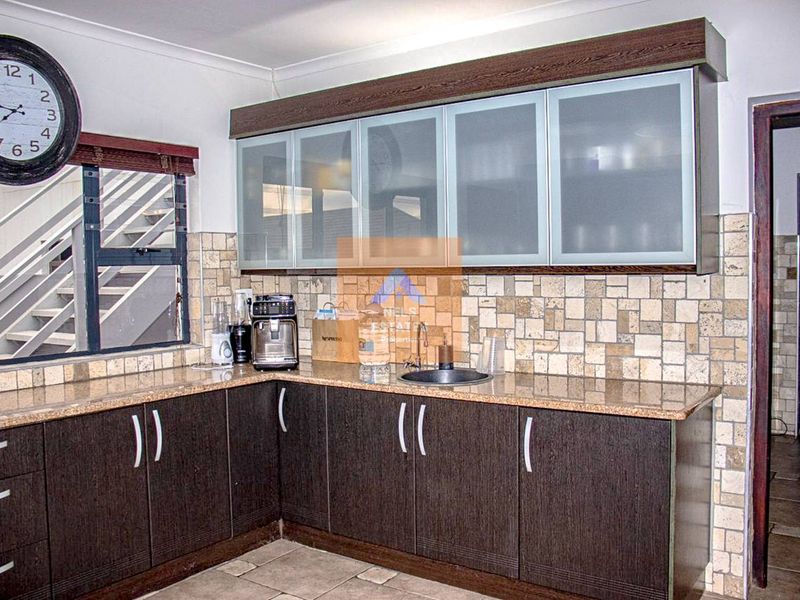Stylish Home For Sale in Ocean View, Swakopmund - Photo 7