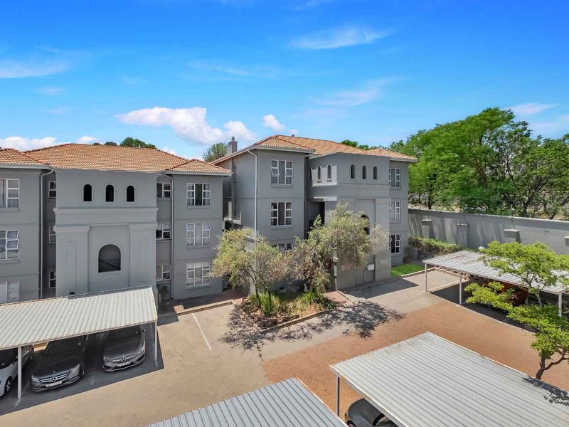 TOP FLOOR 2 BEDROOM APARTMENT FOR SALE IN BRYANSTON - Photo 10