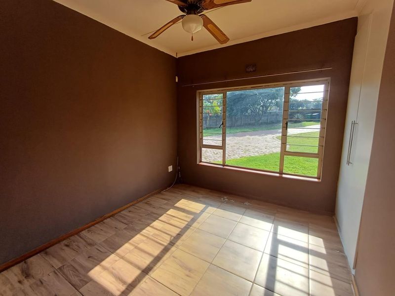 SPACIOUS HOUSE FOR SALE - Photo 5