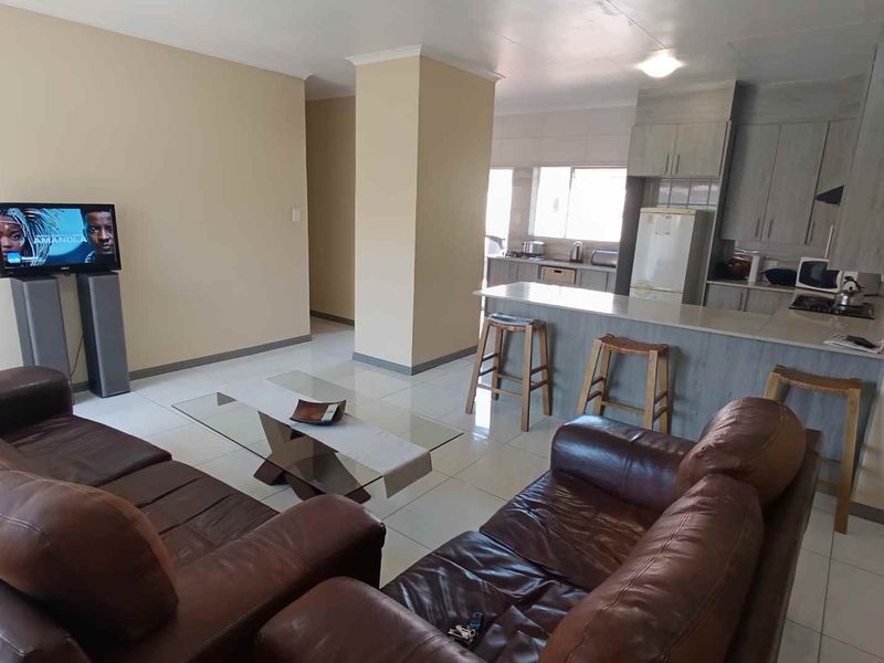 Charming Townhouse for Sale in Norkem Park - Photo 9