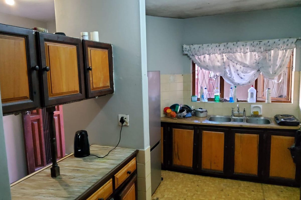 Charming  2 bedroom Family Townhouse in secure Prime Location - Photo 5